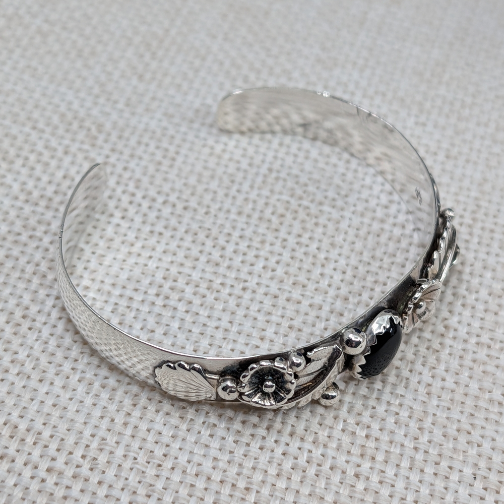 Vintage Sterling Silver Cuff Bracelet Black Onyx Florida Keys Small Wrist - Picture 2 of 15